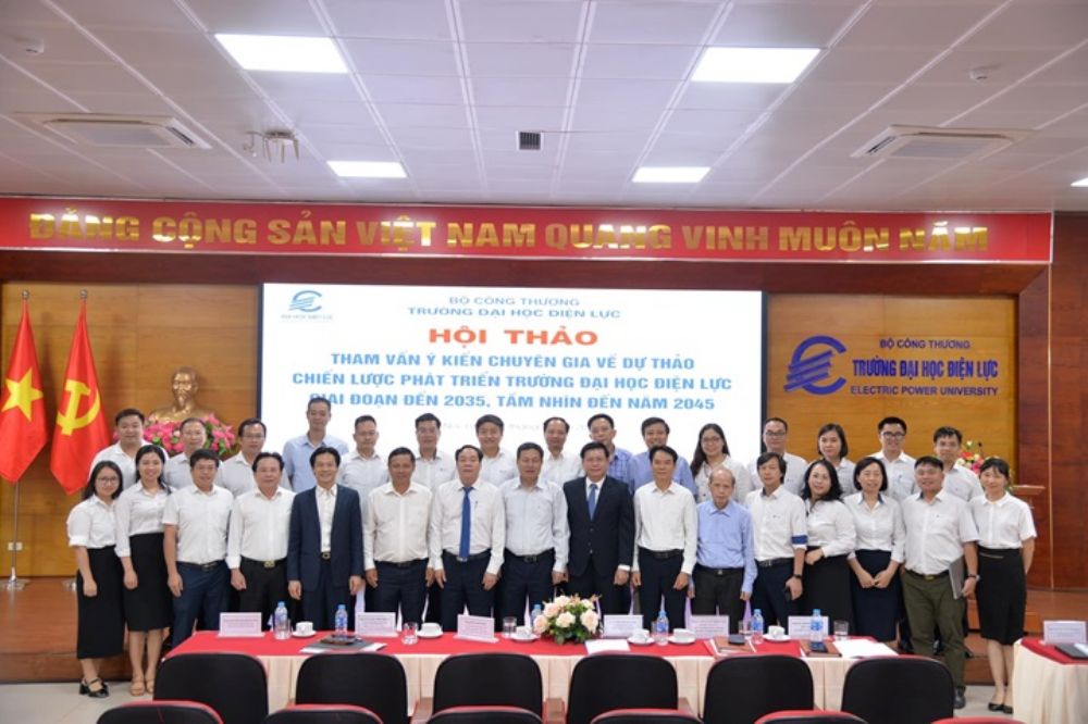 Trung tâm KĐCLGD  ĐHQGHN và các chuyên gia đóng góp ý kiến xây dựng Chiến lược phát triển Trường Đại học Điện lực